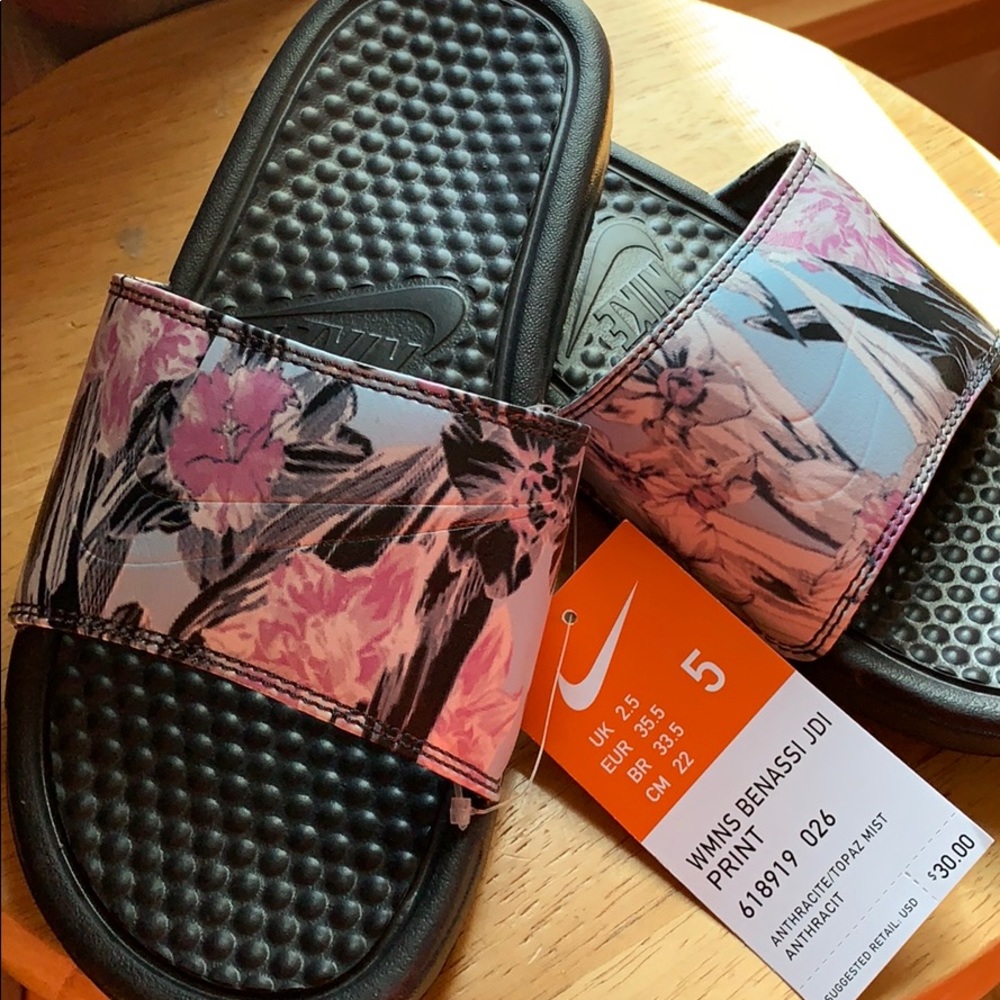 Nike Womens Benassi Just Do It